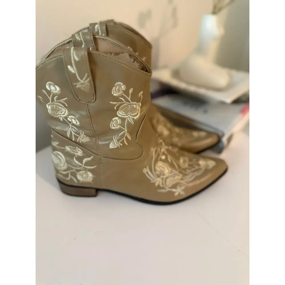 Vintage Western Ankle Boots Embroidered Tan‎ Cowboy Boots Boho Festival✨